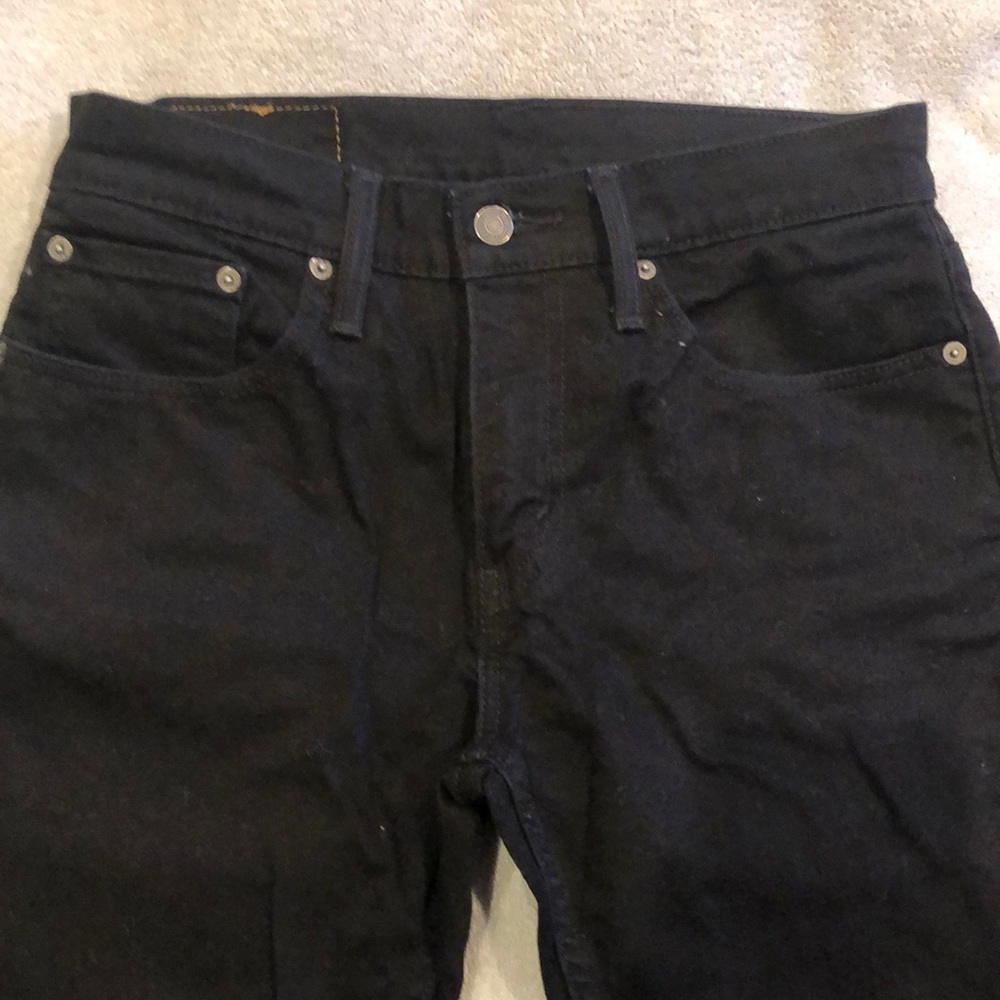 New ladies Levi’s size 29x30 Black.